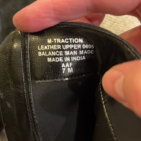 Nine West black suede ankle bootie, size 7 - Picture 9 of 10